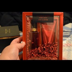 Victoria Secret Very Sexy (Mist & Lotion) set